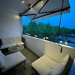 Apartment Apartment *